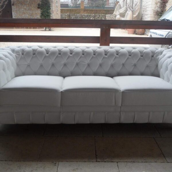 DIVANO CHESTER IN PELLE BIANCO